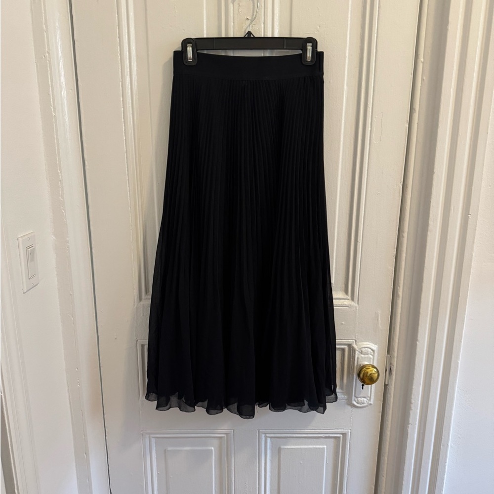Aritzia Black Pleated Skirt